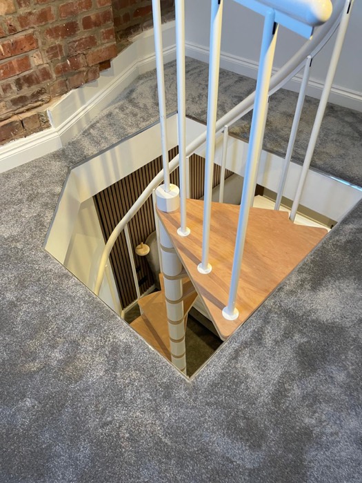 Deep-pile carpet fitted in a bedroom